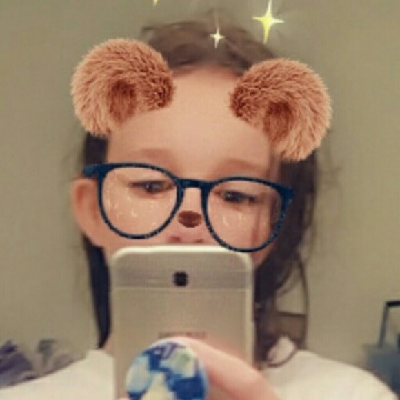 Meet your Posher, Hayley. - Picture 1 of 3